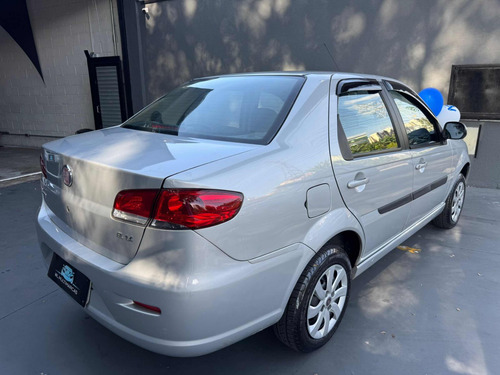 Fiat Siena 1.6 16v Essence Flex 4p