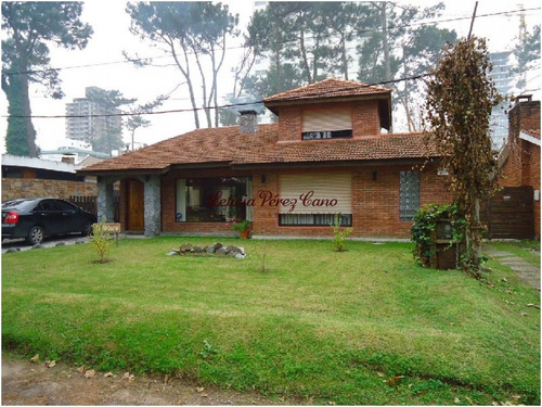 Venta Casa En Playa Mansa 4 Dormitorios - Ref: 15583