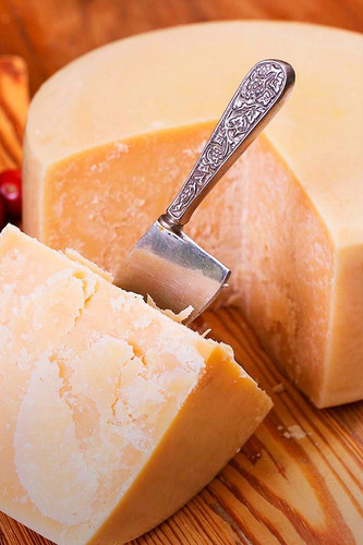 Queso Parmesano Artesanal Cuña De 1 Kilo