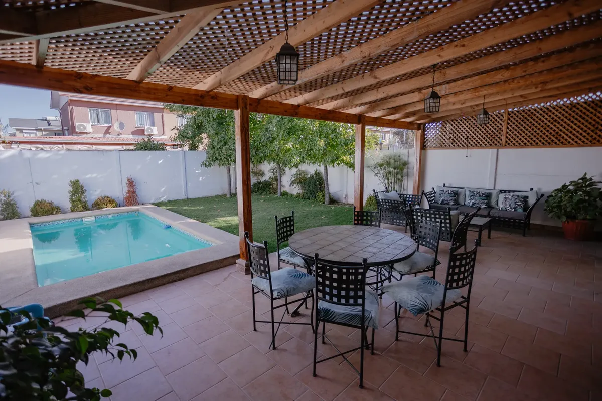 Imagen 2 de 27 de Casa Remodelada, Con Piscina. A 6 Cuadras Metro La Mercedes