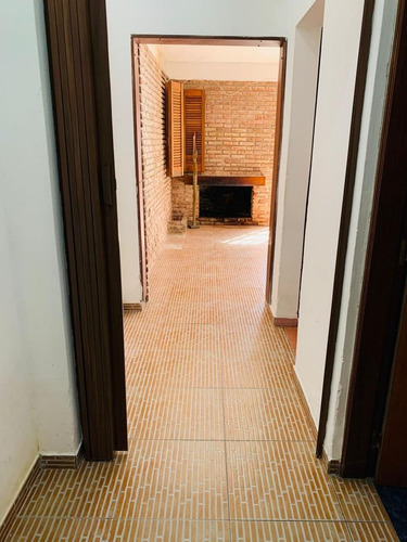 Imagen 17 de 28 de Muy Buena Casa, Construcción De Época, Con Potencial Para Reciclaje.