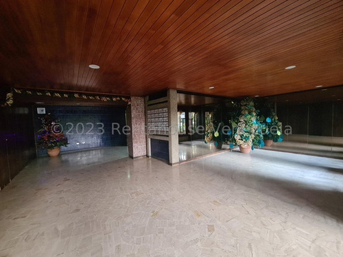 Pent House En Venta De 2 Niveles, Con Amplios Y Ventilados Espacios En San Bernardino, 25-4833