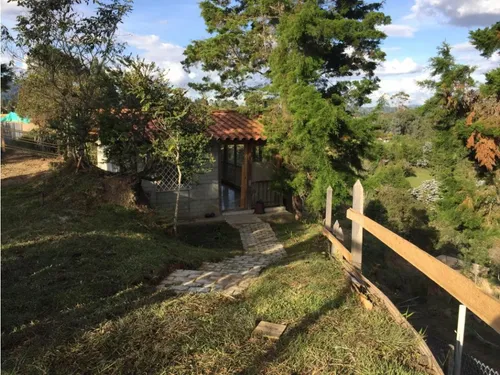 Lote En Venta Con Cabaña Y Explanada Para Casa Principal, Guarne