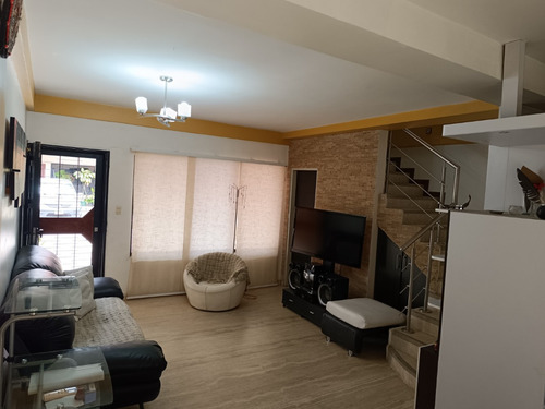 Leandro Araque Inzitu Realtors Vende Townhouse Amoblado En Residencias Mucubají Naguanagua Urb. Guayabal