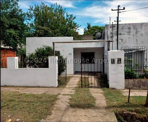 Excelente Oportunidad! Casa 2 Ambientes, Galpón, Cochera, Jardín Y Patio Trasero! Mls 23-94