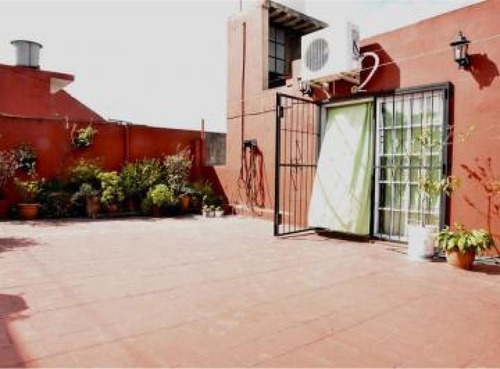 Casa En Venta - 2 Dormitorios 1 Baño - Cochera - 209mts2 - Villa Lugano