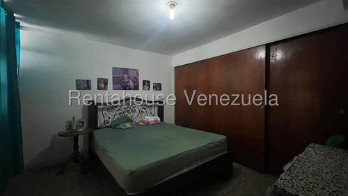 Marcos Gonzalez Vende Amplio Y Cómodo Apartamento Zona Centro Barquisimeto - Lara #25-21764