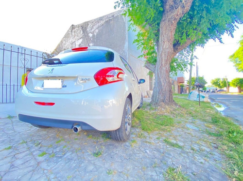 Peugeot 208 Feline Cuero