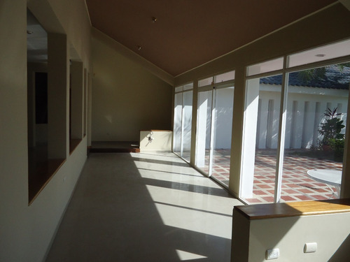 Imagen 4 de 21 de Amplia Villa Con Planta Eléctrica Y Piscina
