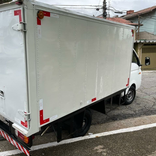 Imagem 5 de 12 de Hyundai Hr 2017 2.5 Hd Cab. Curta S/ Carroceria Tci 2p
