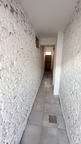 Alquilo Casa Céntrica A Mts De Plaza Colón,con Patio