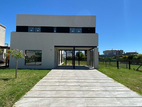 Casa En Venta En Pilar Del Este / San Ramiro