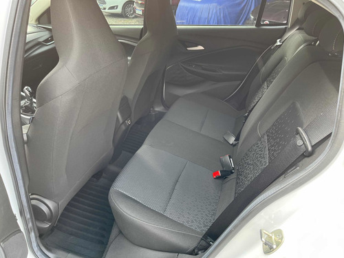 Imagen 10 de 23 de Chevrolet Onix 2020 1.2 Lt Tech Onstar