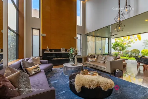 Casa De Lujo Con Alberca En Venta Zona Andares