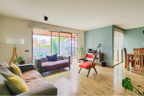 Oportunidad!! Casa Familiar, Gran Patio! 4d/3b
