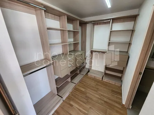 Casa En Renta En Zibata, 4 Recámaras, Privada Con Alberca
