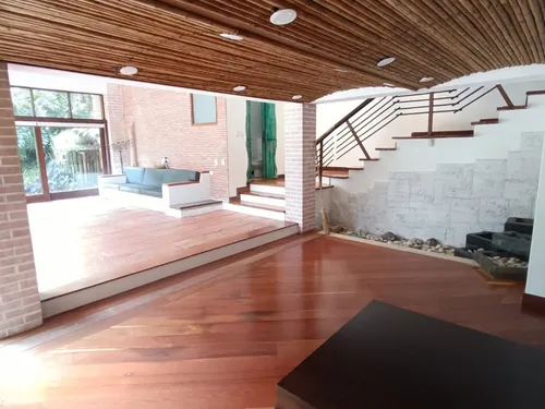 Casa En Arriendo Ubicada En Rionegro Sector Llanogrande (16007).