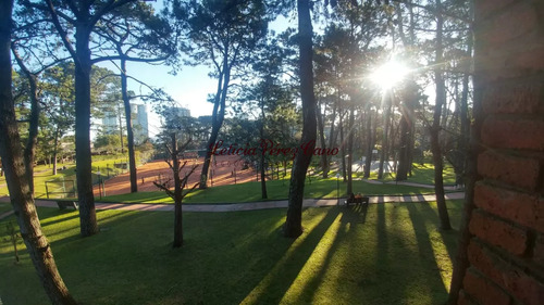 Venta Apartamento 2 Dormitorios En Edificio Pharos Arcobaleno