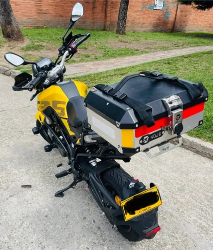 Vendo Moto Benelli Tnt 135 Amarillo 2023 Con Accesorios