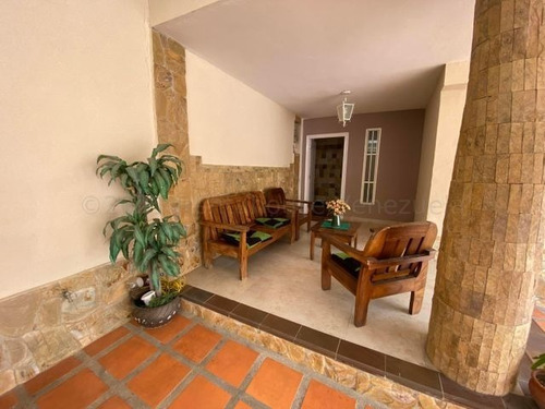 Imagen 10 de 30 de En Venta Bella Casa De Oportunidad En Santa Sofia, Caracas. Mejor Precio De La Zona. Código: Mm1 21-17668
