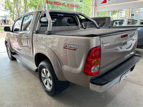 Imagen 6 de 11 de Toyota Hilux (l05) 3.0 C/d 4x2 Tdi Srv 163cv