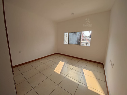 Casa En Venta De 2 Niveles En Col. Empleado Postal Con Alberca Apta A Créditos