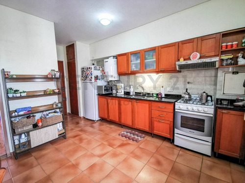 Imagen 4 de 22 de Departamento En Venta De 2 Dormitorios Con Cochera En La Plata, Centro