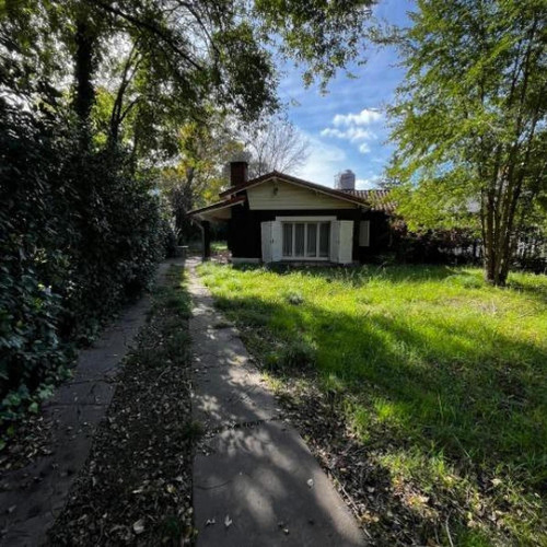 Casa En Venta - 2 Dormitorios 1 Baño - 1.280mts2 - Villa Elisa, La Plata