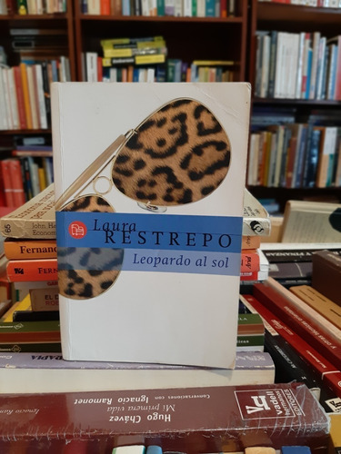 Libro Fisico Leopardo Al Sol, Laura Restrepo.