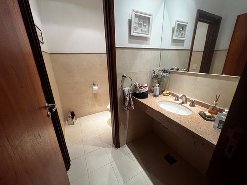 Venta Casa Chalet Adrogué Pileta Parque Permuta Apto Crédito