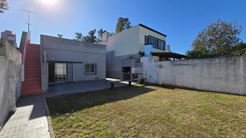 Casa Tres Habitaciones Fondo Alquiler Ituzaingo Norte