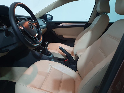Imagen 9 de 15 de Volkswagen Jetta Sportline Mt 2016