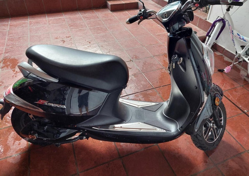 Imagen 2 de 8 de Moto Scooter Eléctrica Sunra Grace Batería Gel