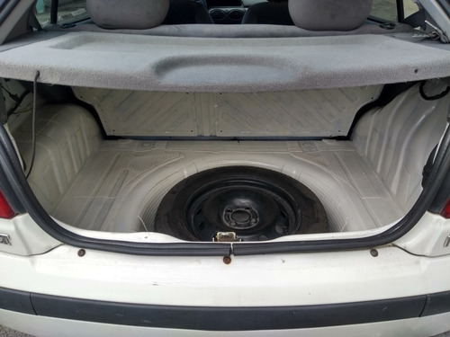 Imagem 12 de 13 de Renault Megane 1.6 Rt 5p 110 Hp 2000