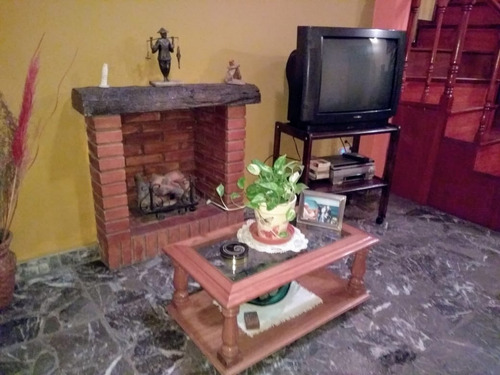 Imagen 2 de 11 de Chalet En Dos Plantas, Villa Tesei