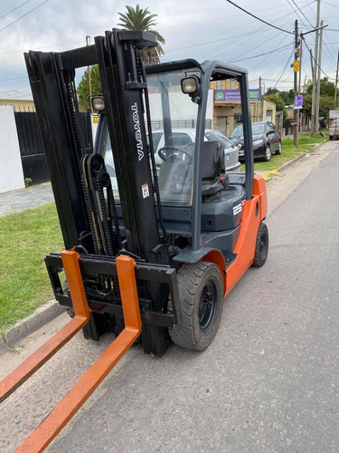 Autoelevador Toyota 2,5 Tn Tt Desplazador Diesel