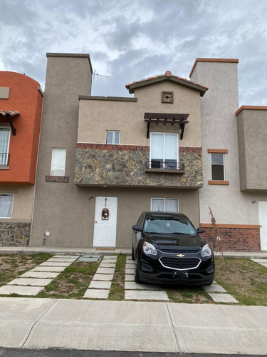 Casa Sola, Amplia ,en Renta, De 2 Niveles,de 2 Recamaras, 2 1/2 Baños, 2 Estacionamientos, Terraza Con Pérgola, Amenidades, Fraccionamiento Real Madeira Fase Iv, Pachuca De Soto, Hidalgo