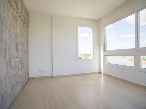 Imagen 5 de 17 de Casa En Alquiler Barrio Canton Norte Estilo Moderno Con Jardín, Pileta Y Laguna