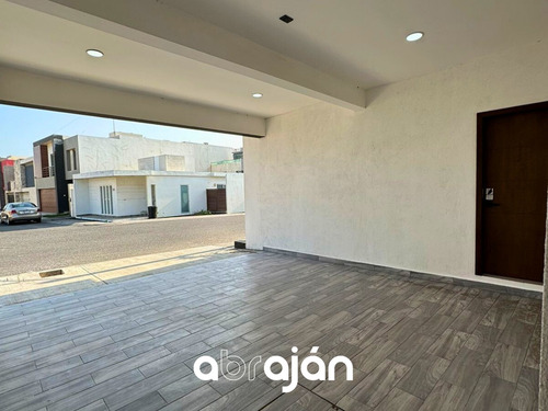 Se Vende Casa Con Alberca Privada En Veracruz, En Residencial Lomas Del Sol De La Riviera Veracruzana