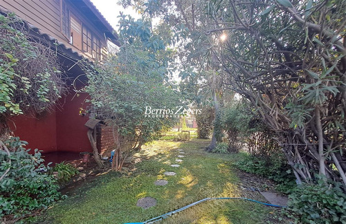 Casa En Venta De 5 Dorm. En Ñuñoa