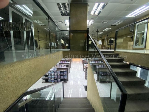 Se Vende Gran Local Comercial En Ccct De Chuao. 24-5041 Cs