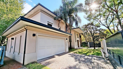 Imagen 8 de 30 de Casa Chalet Con Pileta En Venta - Las Lomas-golf, San Isidro