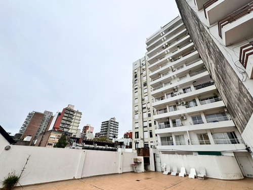 Venta: A 20 M De La Facultad De Medicina, Un Dormitorio, Al Frente, Con Amenities: Pileta Y Parrilla