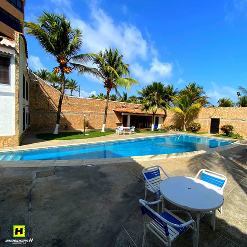 Imagen 2 de 11 de En Venta Town House En Residencias Bahia Tucacas