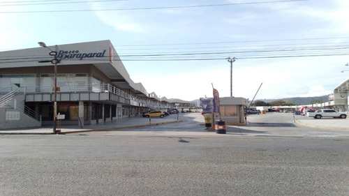 Imagen 4 de 10 de Kn Bienes Raíces Vende Local Con Todo El Mobiliario Y Mercancía En El C.c Paseo Paraparal, Los Guayos Edo Carabobo. Karen Nuñez 0412-7415693
