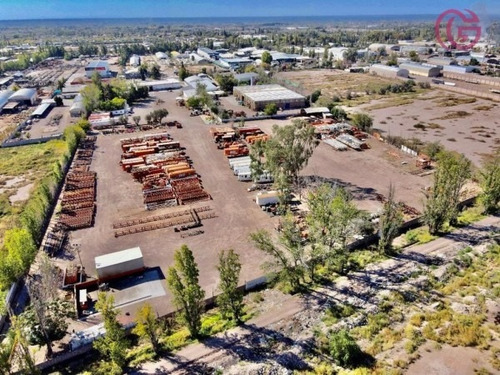 Greenwood Vende Base De Operaciones, Edificaciones Y Gran Terreno En Carril Rodriguez Peña.