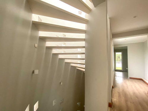 Gran Casa En Condominio, Colina (103610)