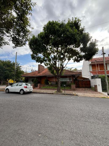 Excelente Chalet 3 Ambientes Con Cochera En Venta En Quilmes Residencial