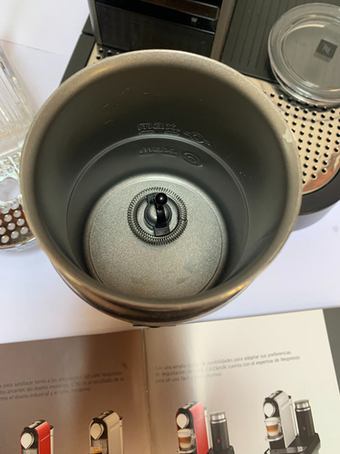 Cafetera Nespresso Citiz & Milk C120 Plateada Plateado (Usado)