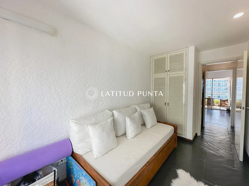Apartamento En Brava, 3 Dormitorios